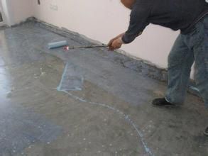 歐耐克界面劑的用途：主要用于大理石、墻面等光滑面粘貼前處理。歐耐克工程師曾做過實驗，可以通過界面劑在玻璃上、瓷磚上貼瓷磚，粘接牢固，沒有掉磚情況。界面劑現場施工圖